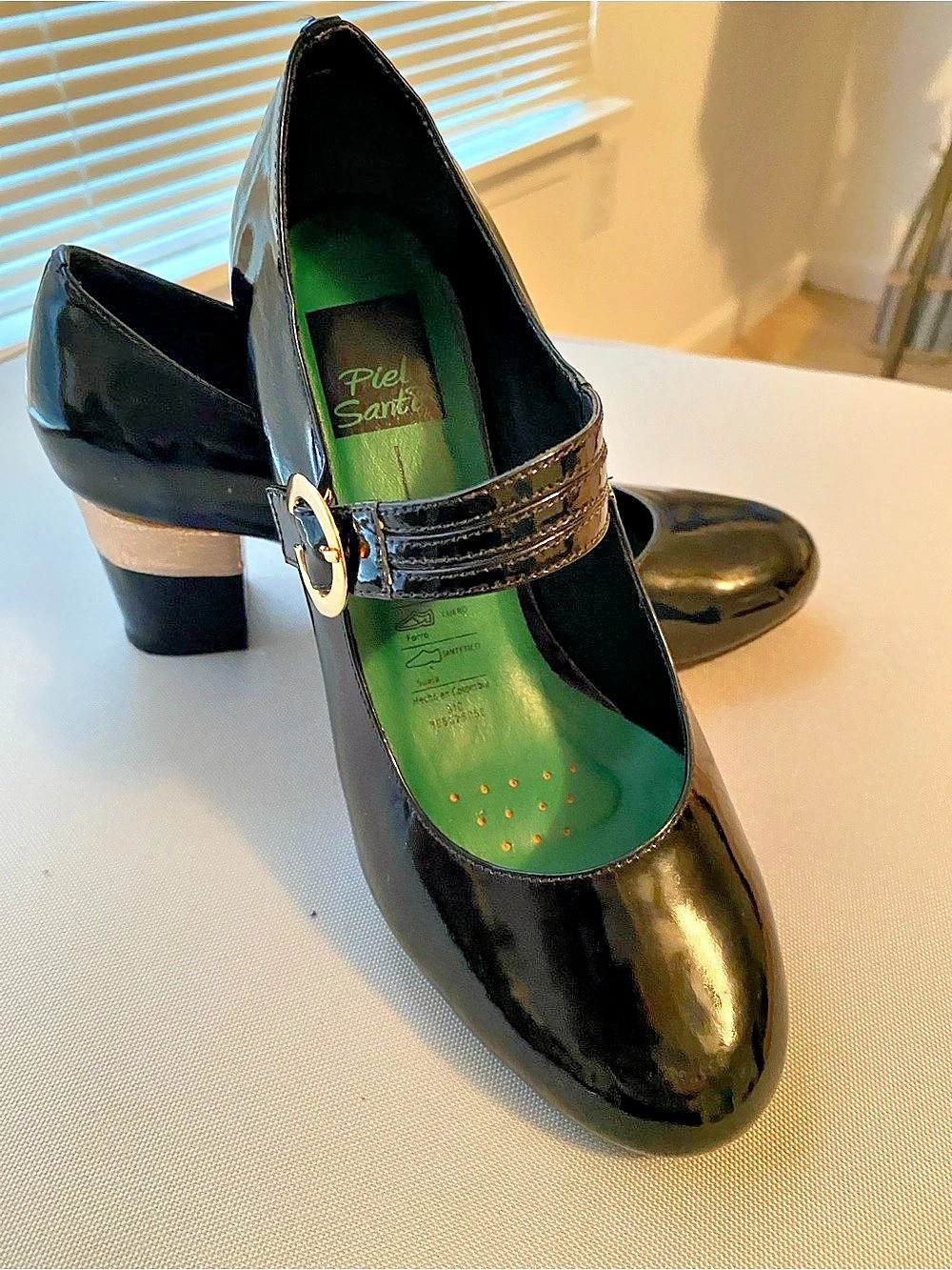 Piel Santi Columbia Made Genuine Patent Leather Black Mary Jane Pumps with Gold